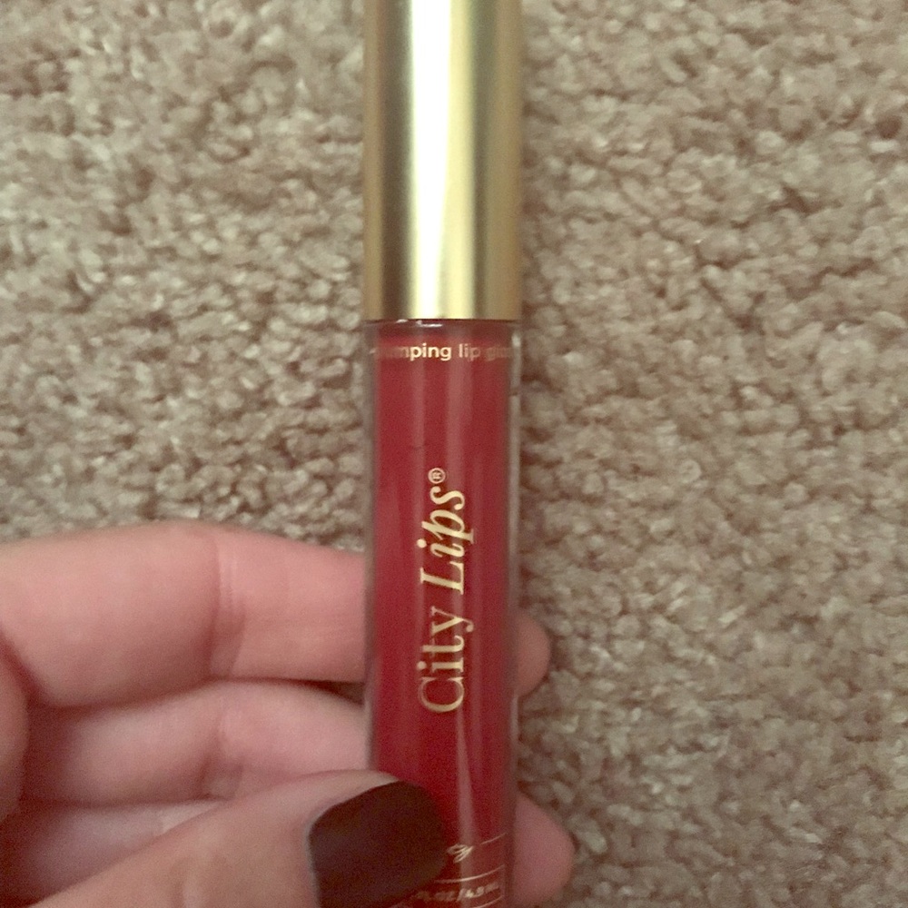 City Lips Plumping lipstick